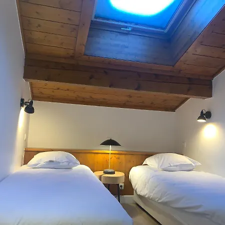 La De L'ours 4*